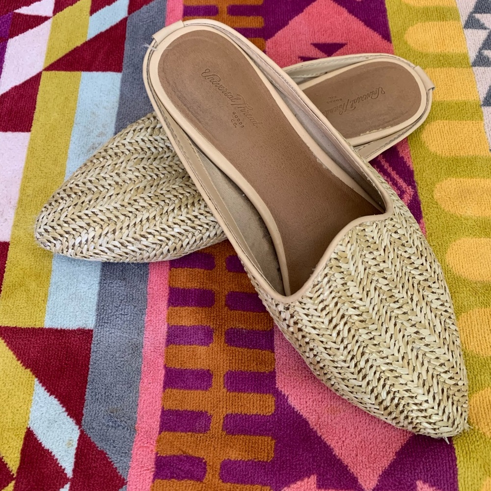 Universal Thread Woven slides